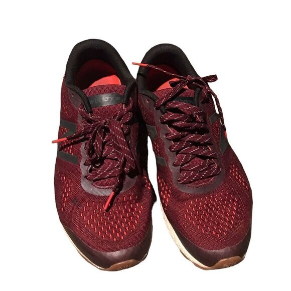 New Balance size 10 tennis shoes great condition see pics - Picture 1 of 4